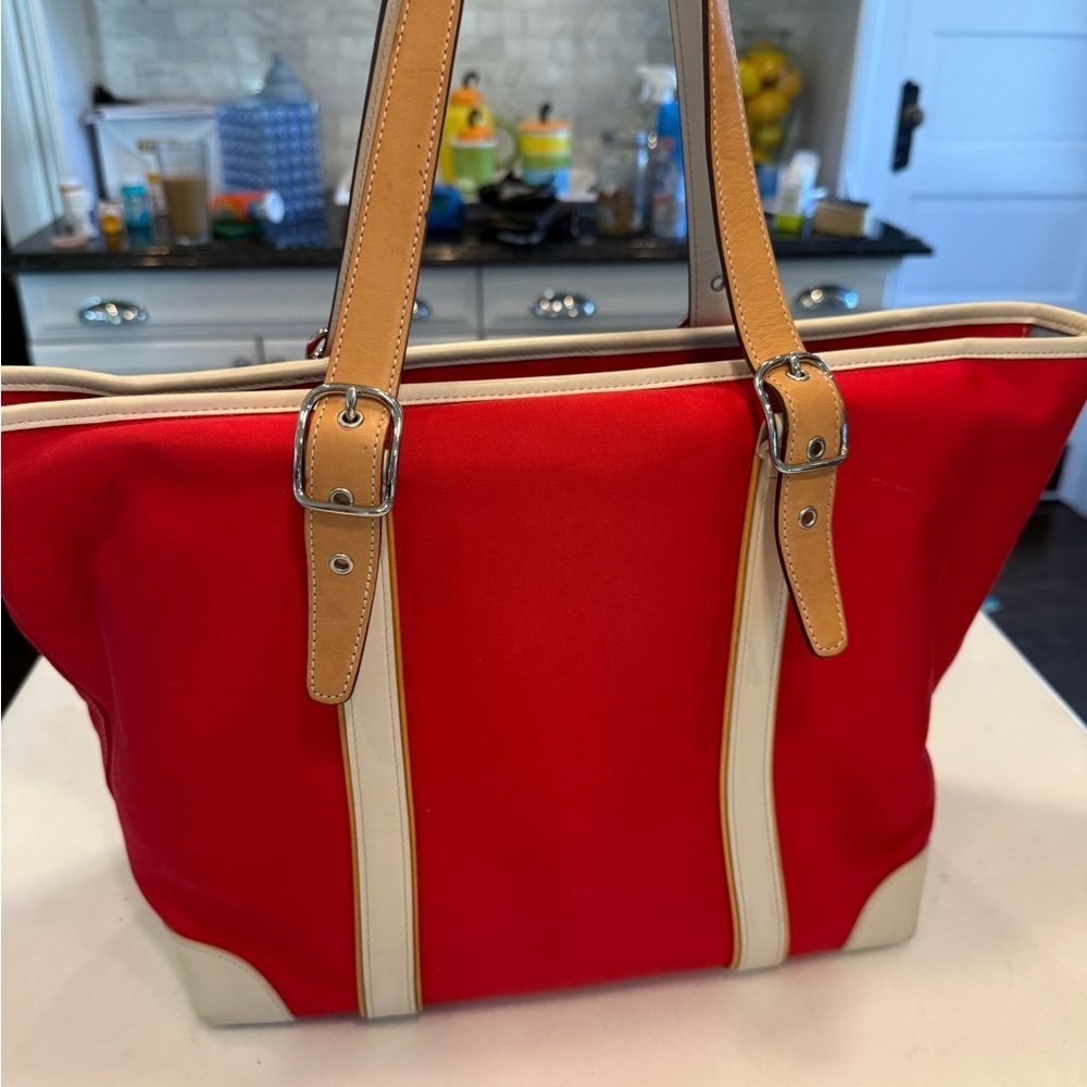COACH HAMPTON LEGACY RED FABRIC WHT LEATHER TRIM MARKET TOTE BAG - Picture 4 of 16